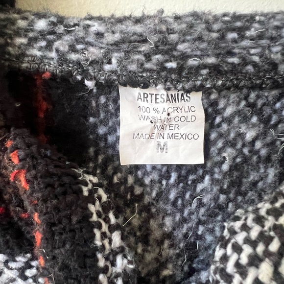 Vintage Black and White Drug Rug 90's Mexican Poncho Tapestry Sweatshirt - Picture 5 of 7